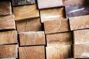 Welche Holzarten eignen sich für DIY-Projekte? Ein Überblick für Heimwerker